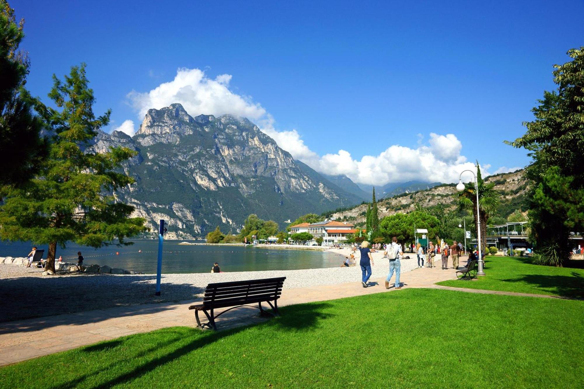 Claz House - Happy Rentals Riva del Garda Exterior photo