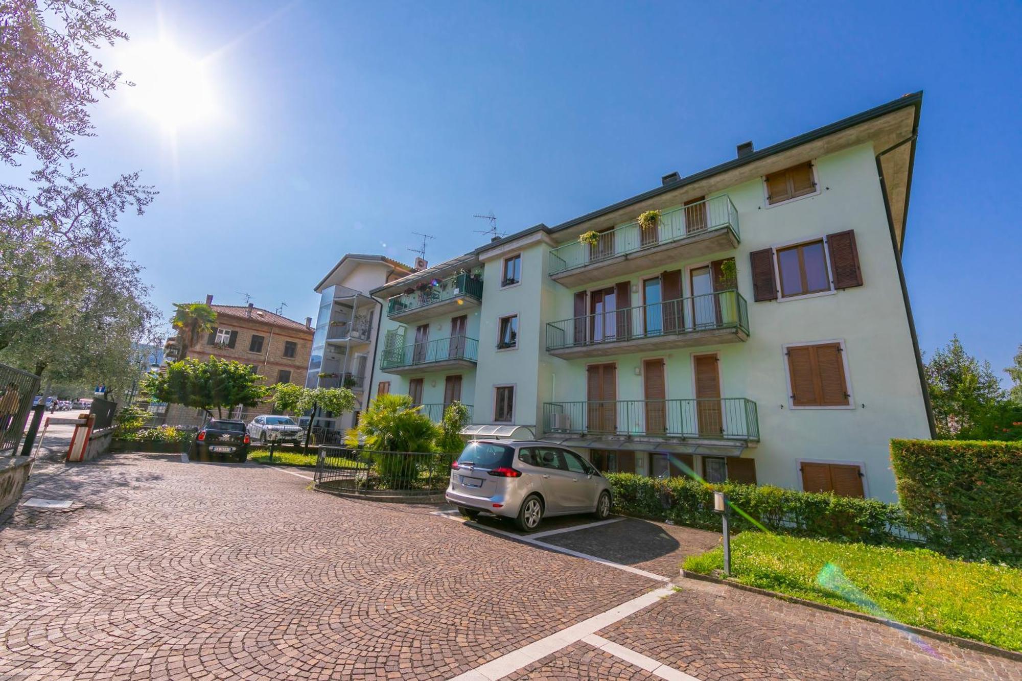 Claz House - Happy Rentals Riva del Garda Exterior photo